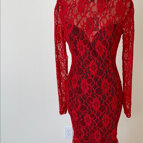 Gorgeous Lace Midi Dress - Picture 2 of 7